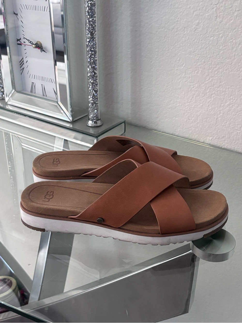 UGG Women’s Brown Slides Size 7 - Picture 5 of 5